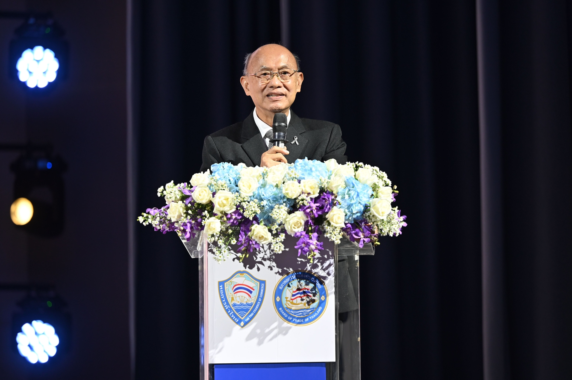 รับชมโอวาทพิเศษ ศ.เกียรติคุณ นพ.เกษม วัฒนชัย องคมนตรี ในพิธีมอบรางวัลจรรยาบรรณดีเด่น และสำเภา-นาวาทอง 2569 พร้อมแนวคิดการใช้เศรษฐกิจพอเพียง นวัตกรรม และการพัฒนาองค์กรเพื่อการเติบโตอย่างยั่งยืน