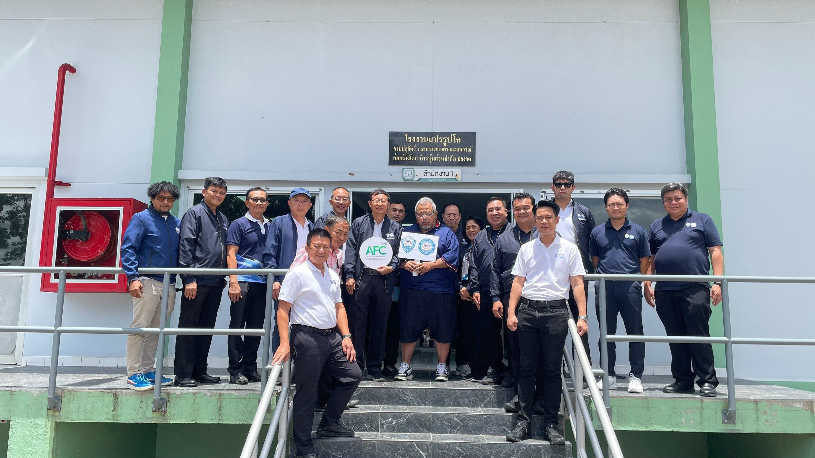 คณะกรรมการธุรกิจปศุสัตว์และแปรรูป พร้อมศูนย์ AFC ลงพื้นที่ศึกษาดูงานโรงงานแปรรูปเนื้อโคฮาลาลครบวงจร จ.ชุมพร พร้อมเสนอแนวทางยกระดับมาตรฐาน GFM และ GAP ผลักดันโคเนื้อไทยสู่ตลาดโลก