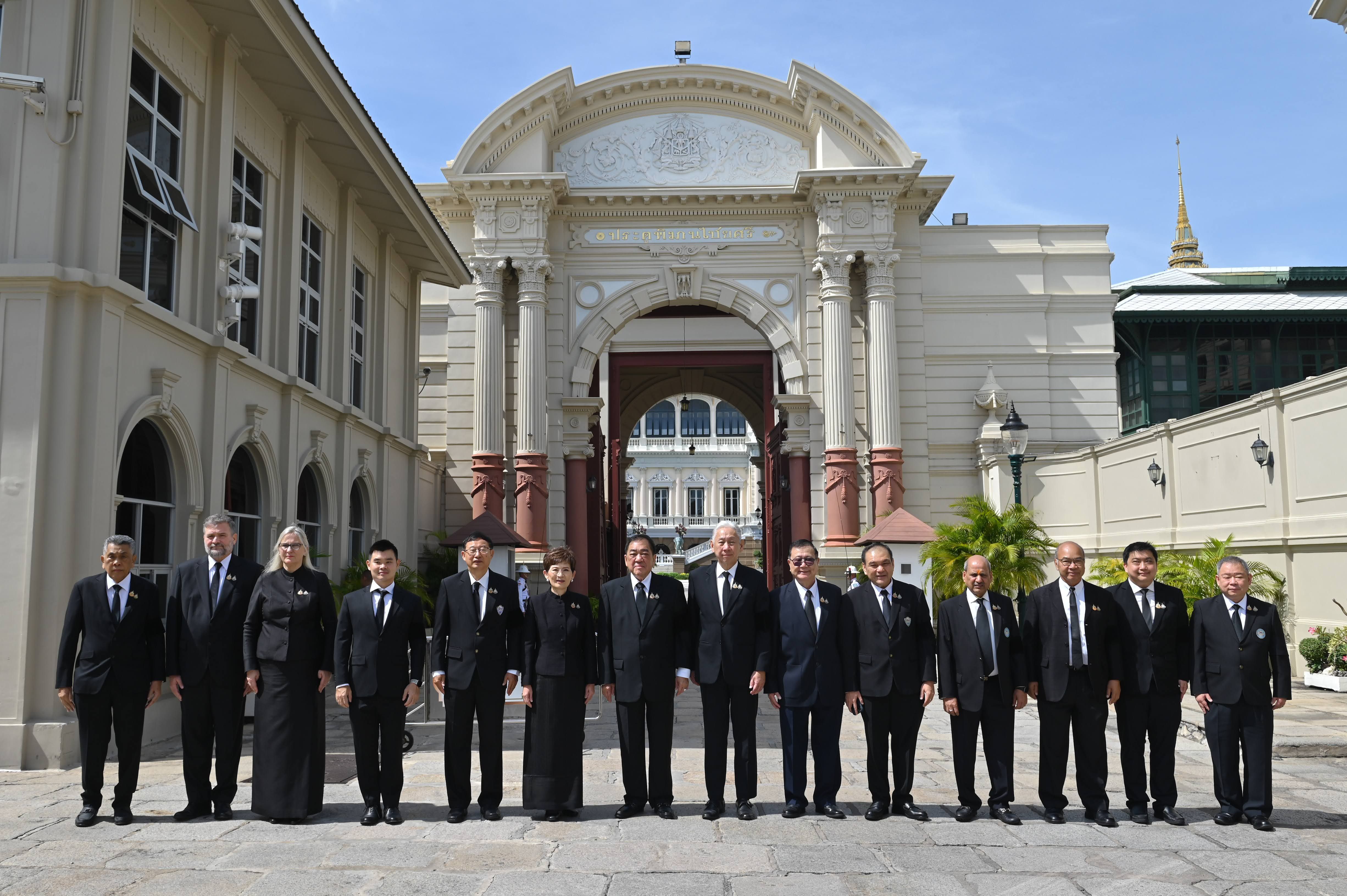 หอการค้าไทยและสภาหอการค้าแห่งประเทศไทย นำคณะผู้บริหารฯ เข้าร่วมพิธีถวายสักการะและลงนามถวายความอาลัย สมเด็จพระเจ้าลูกเธอ เจ้าฟ้าพัชรกิติยาภาฯ ณ ศาลาหทัยสมาคม เมื่อวันที่ 16 มิถุนายน 2569