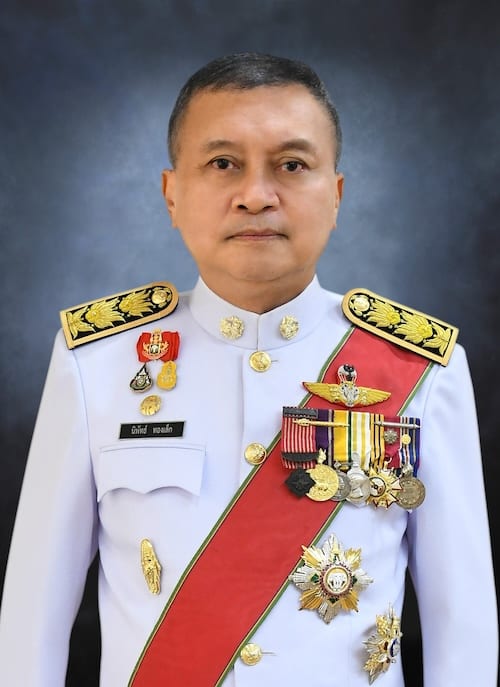 พลเอกนิพัทธ์ ทองเล็ก