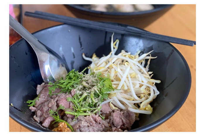 ร้านก๋วยเตี๋ยวบ้านดงลำปาง (ลูกชาย) ลูกชิ้นทำเอง : ลำปาง