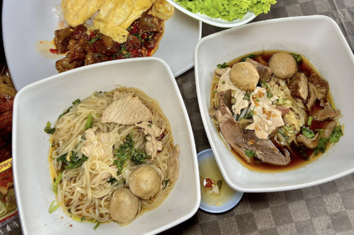 นายอ้วนก๋วยเตี๋ยวหมูตุ๋น แปดริ้ว : ฉะเชิงเทรา