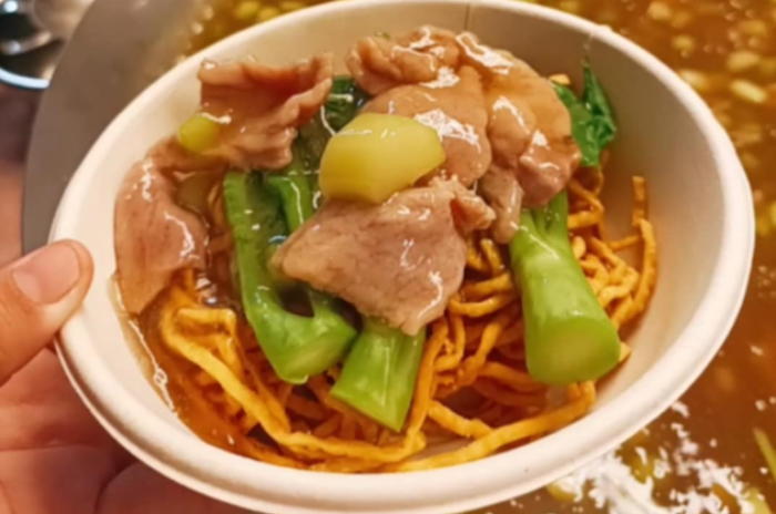 ผัดไทย ราดหน้า ระยองร้อยล้าน : ระยอง