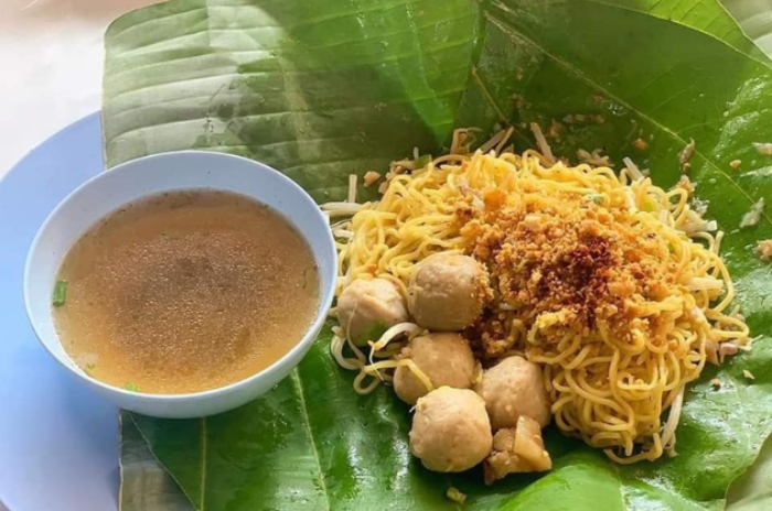 ก๋วยเตี๋ยวห่อใบตองตึง : ลำปาง