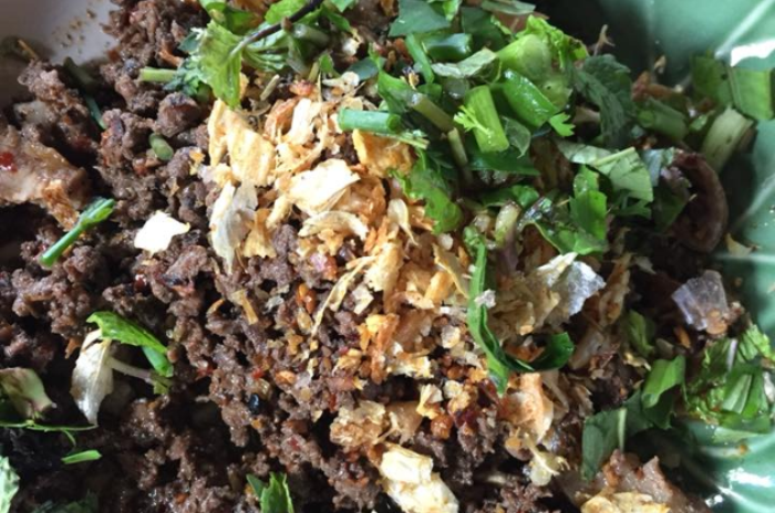 บัวตองลาบหลู้ : ลำปาง