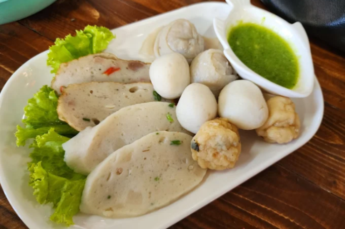 ร้านอั่งเปา ก๋วยเตี๋ยวลูกชิ้นปลาไร้สาร : มหาสารคาม