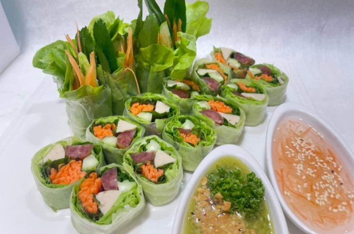 ร้านเฝอ อาหารสไตล์เวียดนาม อีสาน : ลำปาง