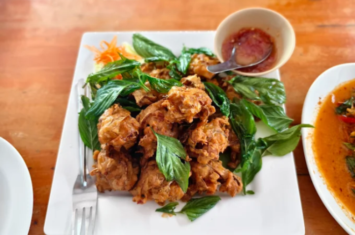 ร้านอาหารครัวริมสระ : นครราชสีมา