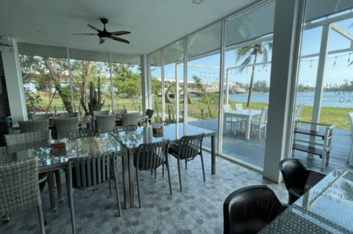 ร้านอาหารท่านุ่นซีฟู๊ด : พังงา