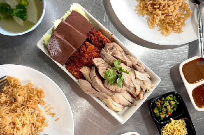 เฮียซี ข้าวมันไก่ ต้มเลือดหมู โครตกระเพรา : ปทุมธานี