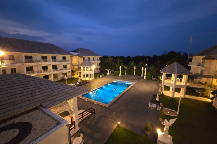 โรงแรมไวท์เฮ้าส์ : ตาก