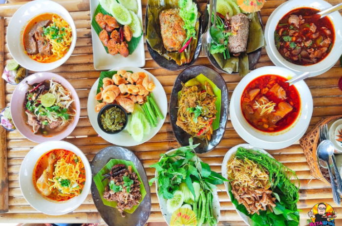 ร้านอาหารเหนือแม่อุ้ยน้อยเจียงฮาย : สมุทรสาคร