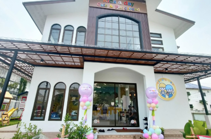 Kids a day cafe and playgroud : ร้อยเอ็ด
